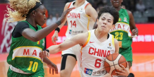 中国女篮拒绝输球！全力击败比利时，宫鲁鸣启用双塔，央视直播